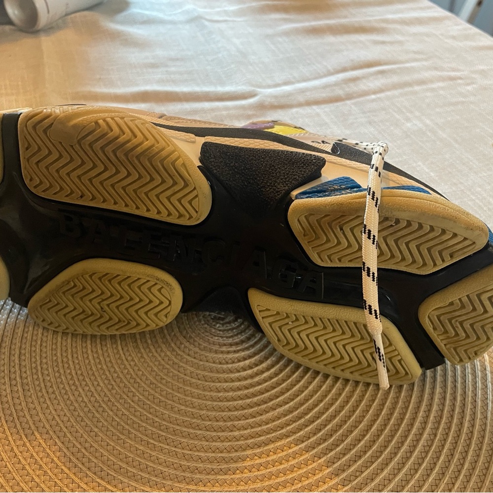 Balenciaga Triple S - Picture 6 of 12